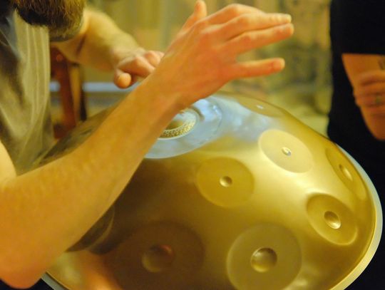 Handpanowe otulenie - koncert relaksacyjny Handpanowe otulenie - koncert relaksacyjny