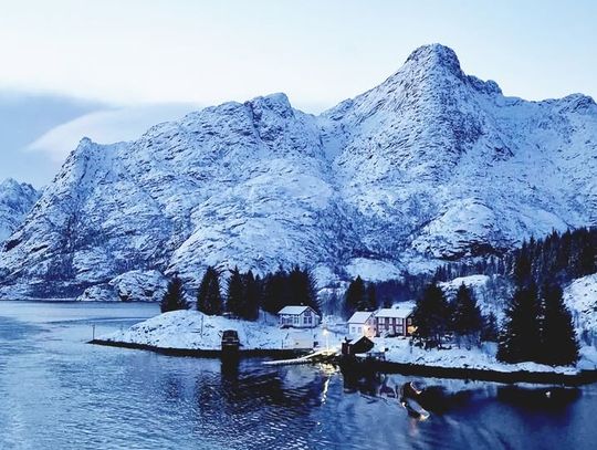 KLUB PODRÓŻNIKA. NORWEGIA. PÓŁNOC NA POKŁADZIE STATKU