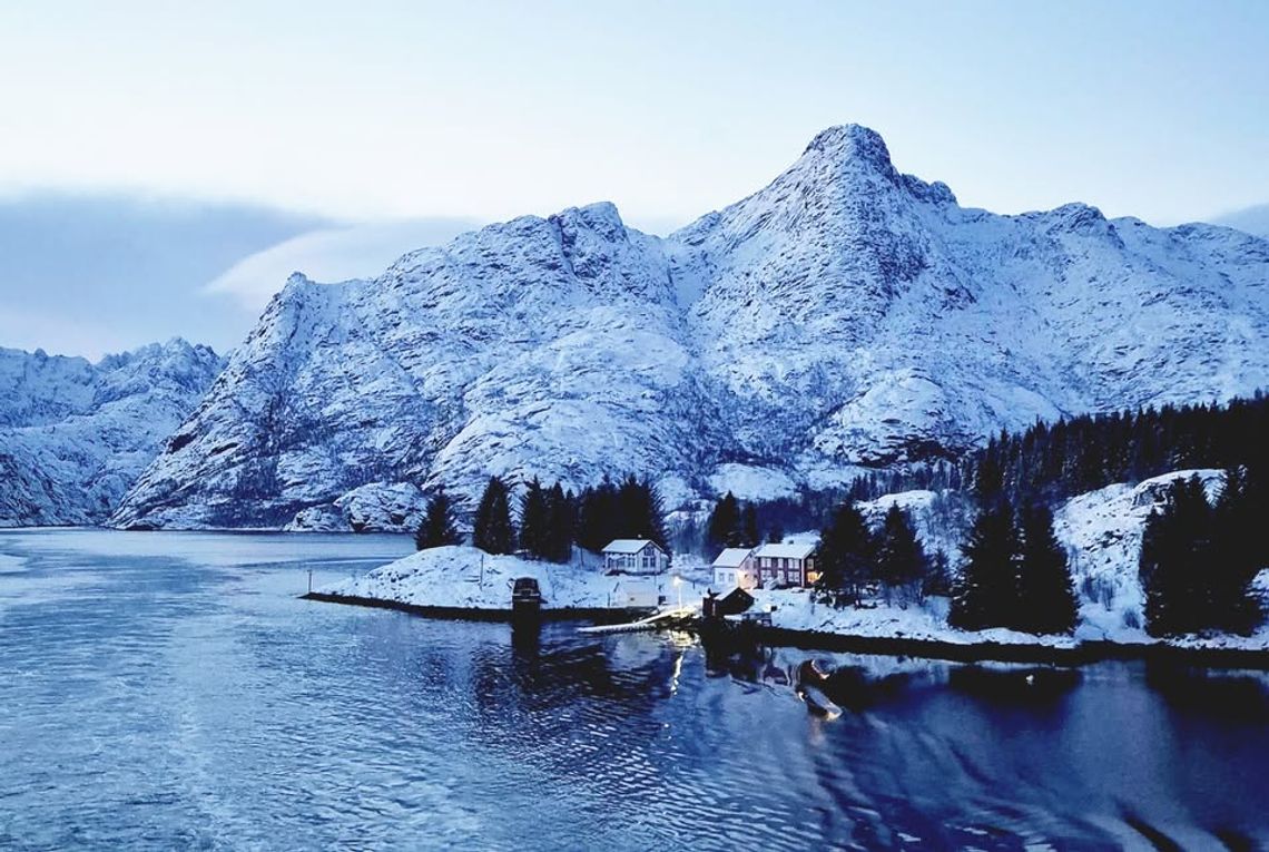 KLUB PODRÓŻNIKA. NORWEGIA. PÓŁNOC NA POKŁADZIE STATKU