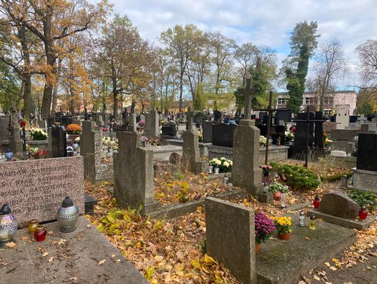 1 listopada Wszystkich Świętych Piaseczno. Kwesta na cmentarzu to już tradycja