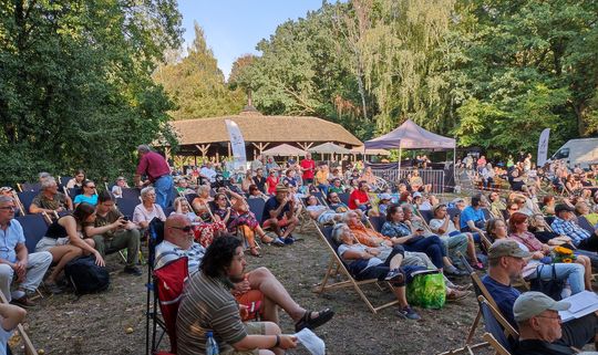 Publiczność festiwalowa.