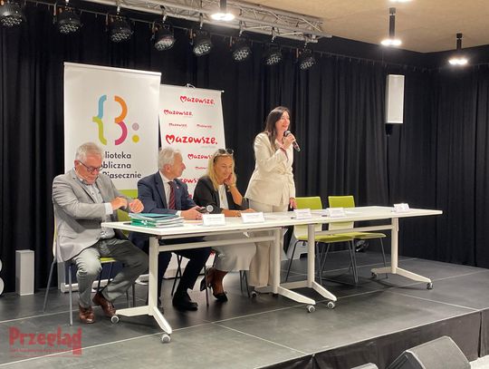 Podpisano umowy z beneficjentami programów wsparcia Mazowsza i Funduszy Europejskich - 1.jpg
