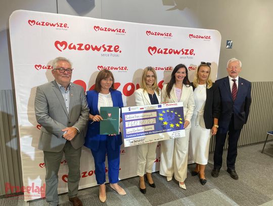Podpisano umowy z beneficjentami programów wsparcia Mazowsza i Funduszy Europejskich - 5.jpg