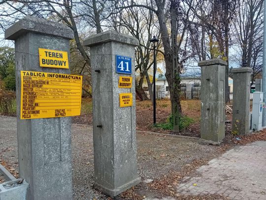 Budynek z 1820 roku, poddawany obecnie gruntownej modernizacji, ma odzyskać dawny blask. Budynek z 1820 roku, poddawany obecnie gruntownej modernizacji, ma odzyskać dawny blask.