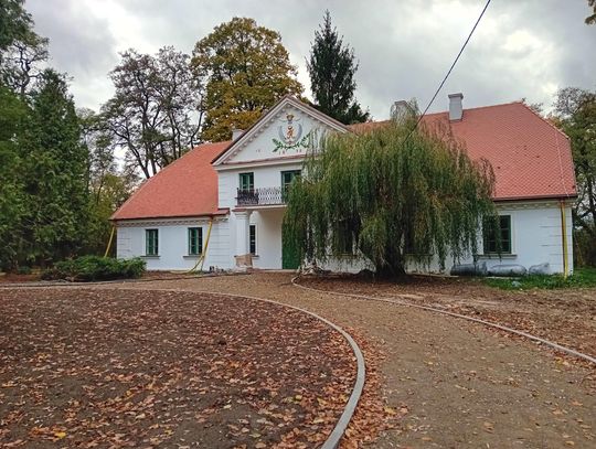 Budynek z 1820 roku, poddawany obecnie gruntownej modernizacji, ma odzyskać dawny blask. Budynek z 1820 roku, poddawany obecnie gruntownej modernizacji, ma odzyskać dawny blask.