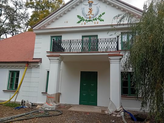 Budynek z 1820 roku, poddawany obecnie gruntownej modernizacji, ma odzyskać dawny blask. Budynek z 1820 roku, poddawany obecnie gruntownej modernizacji, ma odzyskać dawny blask.