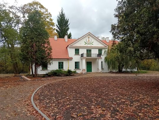 Budynek z 1820 roku, poddawany obecnie gruntownej modernizacji, ma odzyskać dawny blask. Budynek z 1820 roku, poddawany obecnie gruntownej modernizacji, ma odzyskać dawny blask.