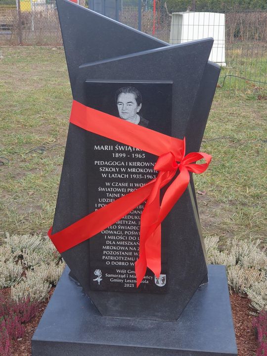 Pomnik Marii Świątkiewicz odsłonięty w Mrokowie - 8.jpg