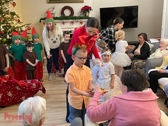 Jasełka w Domu Seniora Piano19.jpg Jasełka w Domu Seniora Piano19.jpg