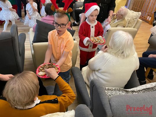 Jasełka w Domu Seniora Piano22.jpg