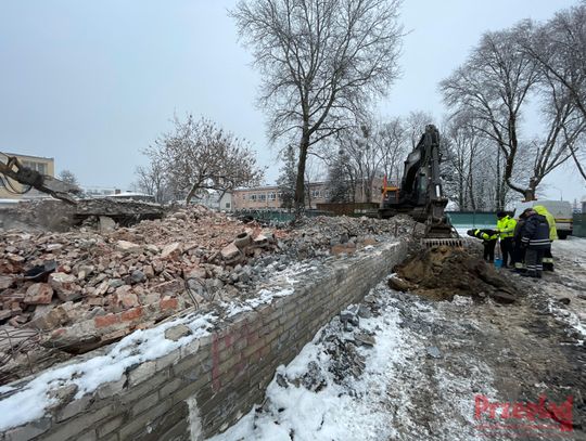 Koniec starej kotłowni przy Fabrycznej – co powstanie na jej gruzach? [GALERIA ZDJĘĆ]