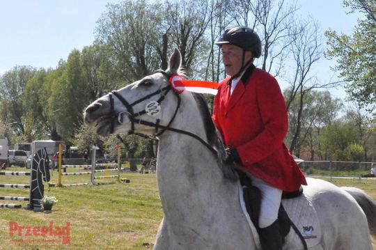 Zawody jeździeckie na Święto Flagi Tarczyn 2026 - 16.jpg