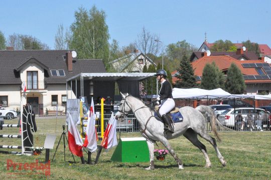 Zawody jeździeckie na Święto Flagi Tarczyn 2026 - 26.jpg
