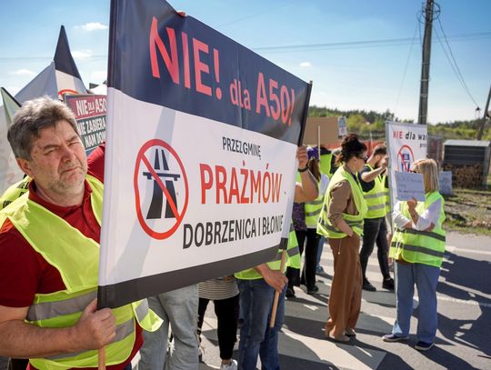 „Nie dla A50 przez nasze domy” – dalsze protesty przeciwko planowanej obwodnicy Warszawy [GALERIA ZDJĘĆ]