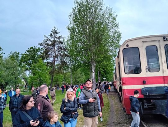 Zabytkowe auta, „Miś” i kolejka wąskotorowa na Piaseczyńskiej Nocy Muzeów