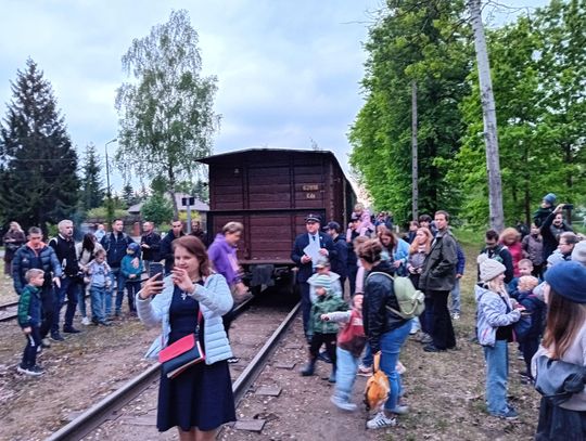 Zabytkowe auta, „Miś” i kolejka wąskotorowa na Piaseczyńskiej Nocy Muzeów
