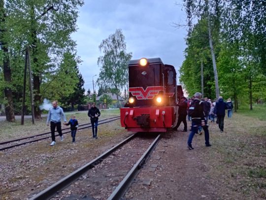 Zabytkowe auta, „Miś” i kolejka wąskotorowa na Piaseczyńskiej Nocy Muzeów