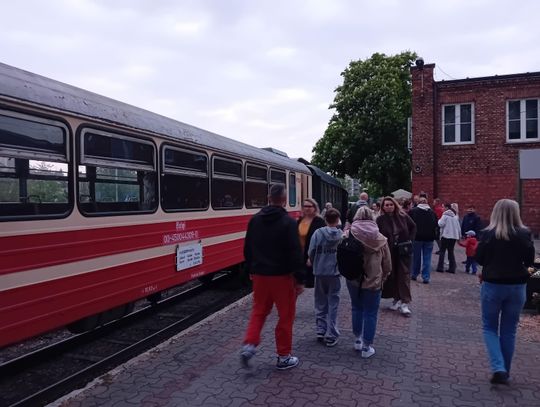 Zabytkowe auta, „Miś” i kolejka wąskotorowa na Piaseczyńskiej Nocy Muzeów