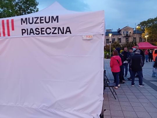 Zabytkowe auta, „Miś” i kolejka wąskotorowa na Piaseczyńskiej Nocy Muzeów
