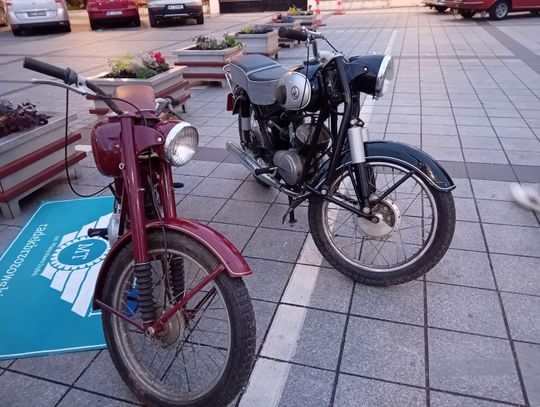 Zabytkowe auta, „Miś” i kolejka wąskotorowa na Piaseczyńskiej Nocy Muzeów