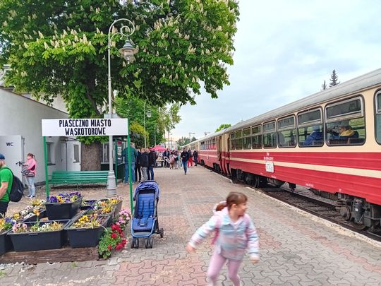 Zabytkowe auta, „Miś” i kolejka wąskotorowa na Piaseczyńskiej Nocy Muzeów