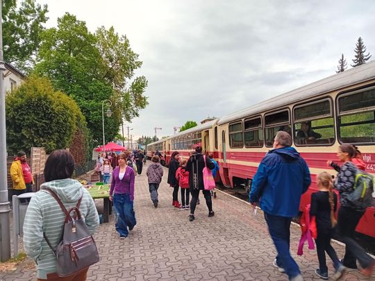 Zabytkowe auta, „Miś” i kolejka wąskotorowa na Piaseczyńskiej Nocy Muzeów