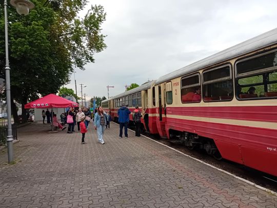 Zabytkowe auta, „Miś” i kolejka wąskotorowa na Piaseczyńskiej Nocy Muzeów