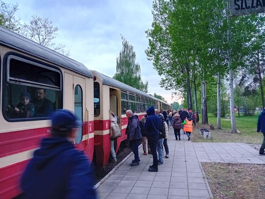 Zabytkowe auta, „Miś” i kolejka wąskotorowa na Piaseczyńskiej Nocy Muzeów