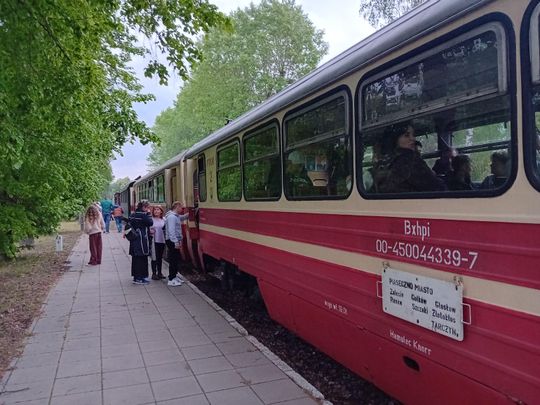Zabytkowe auta, „Miś” i kolejka wąskotorowa na Piaseczyńskiej Nocy Muzeów