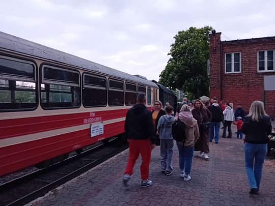 Zabytkowe auta, „Miś” i kolejka wąskotorowa na Piaseczyńskiej Nocy Muzeów