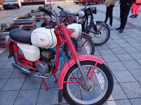 Zabytkowe auta, „Miś” i kolejka wąskotorowa na Piaseczyńskiej Nocy Muzeów