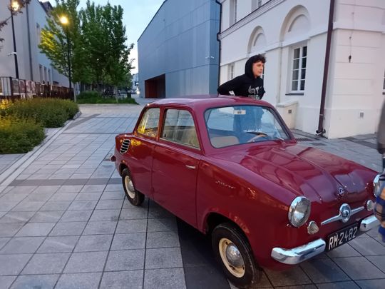 Zabytkowe auta, „Miś” i kolejka wąskotorowa na Piaseczyńskiej Nocy Muzeów