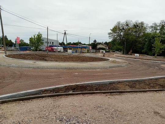 Budowa ronda u zbiegu ulic Przesmyckiego i Julianowskiej