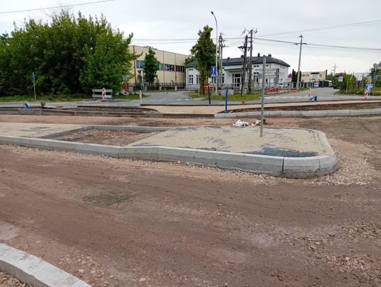 Budowa ronda u zbiegu ulic Przesmyckiego i Julianowskiej