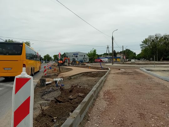 Budowa ronda u zbiegu ulic Przesmyckiego i Julianowskiej