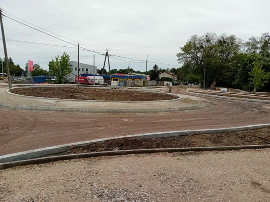 Budowa ronda u zbiegu ulic Przesmyckiego i Julianowskiej
