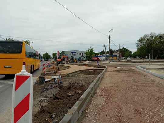 Budowa ronda u zbiegu ulic Przesmyckiego i Julianowskiej